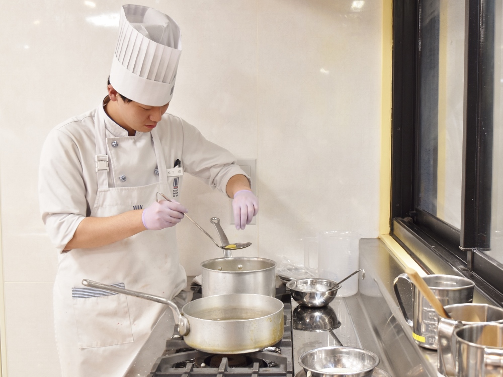 料理も学び パティシエとしての幅を広げる 東京製菓学校スクールブログ
