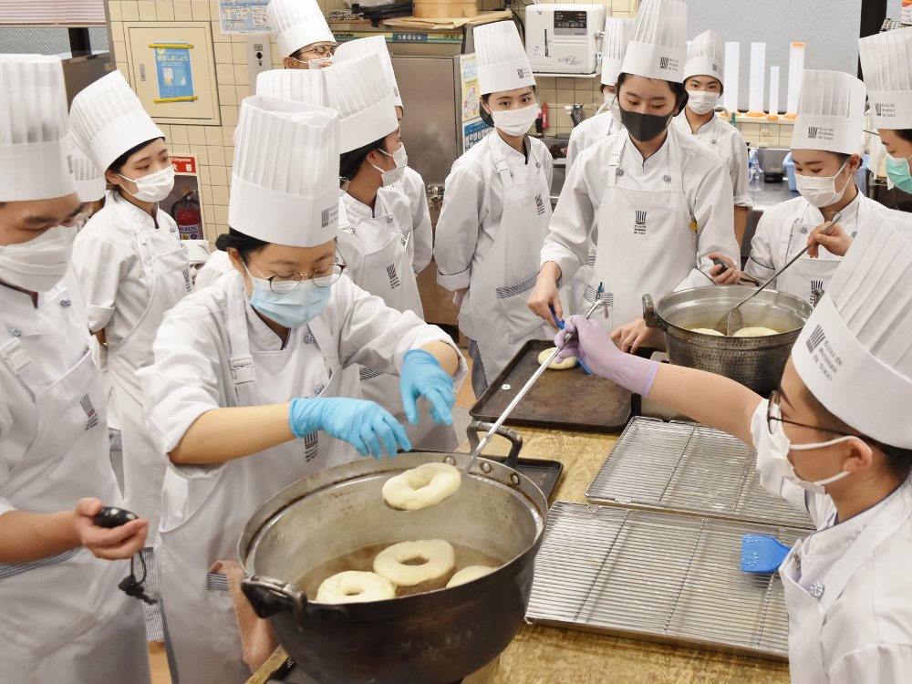 学んでおいて欲しいものがたくさんあります 東京製菓学校スクールブログ