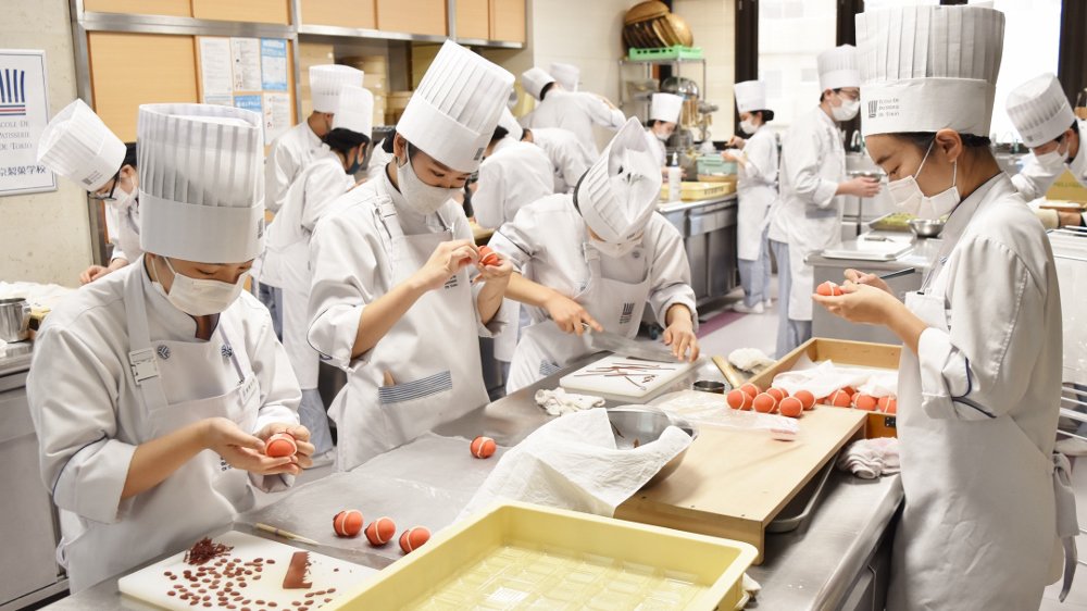 季節ごとのデザインも楽しむ｜スクールブログで東京製菓学校のキャンパスライフを感じてください！